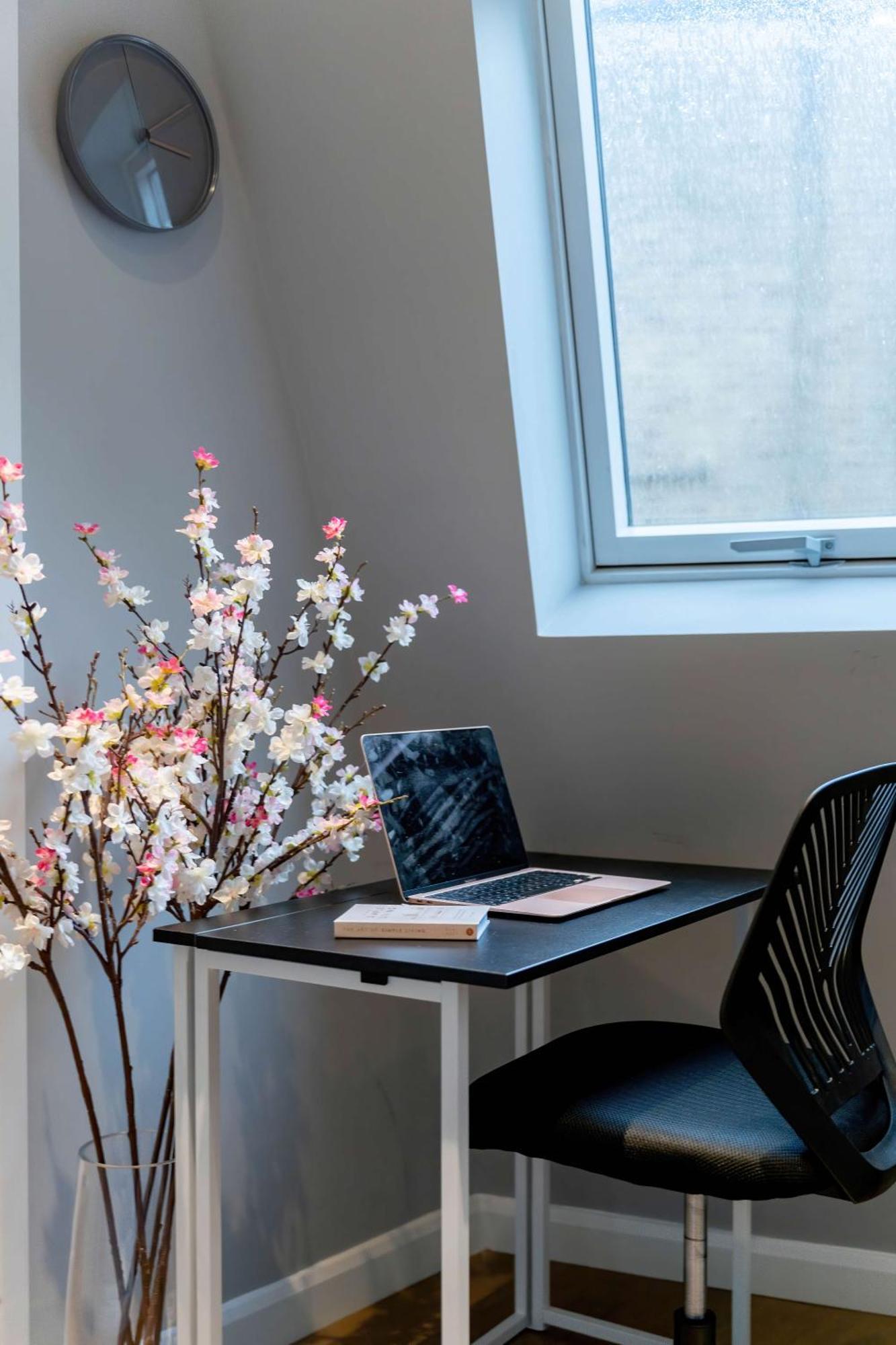 Camden Coach House By Livestay Short Lets & Serviced With Terrace Retreat & Parking Сasa de vacaciones *