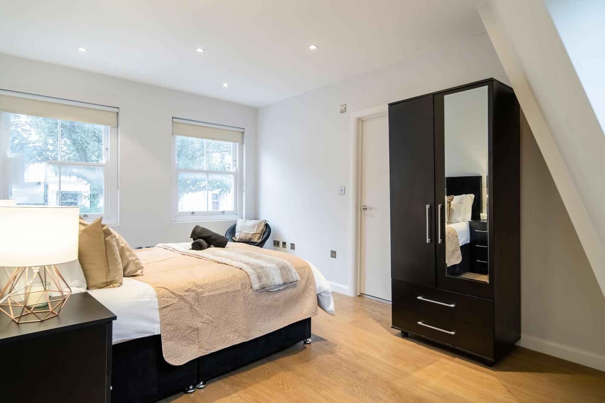 Camden Coach House By Livestay Short Lets & Serviced With Terrace Retreat & Parking Сasa de vacaciones