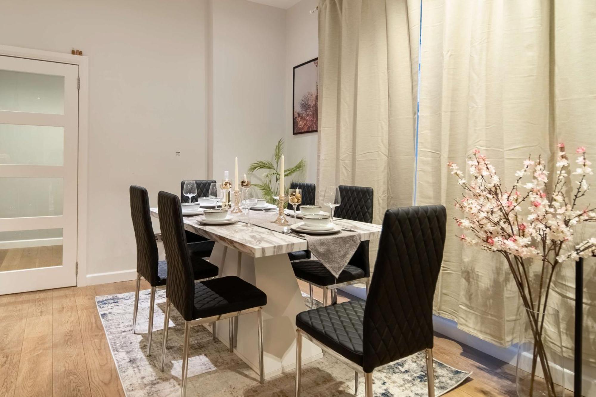 Сasa de vacaciones Camden Coach House By Livestay Short Lets & Serviced With Terrace Retreat & Parking